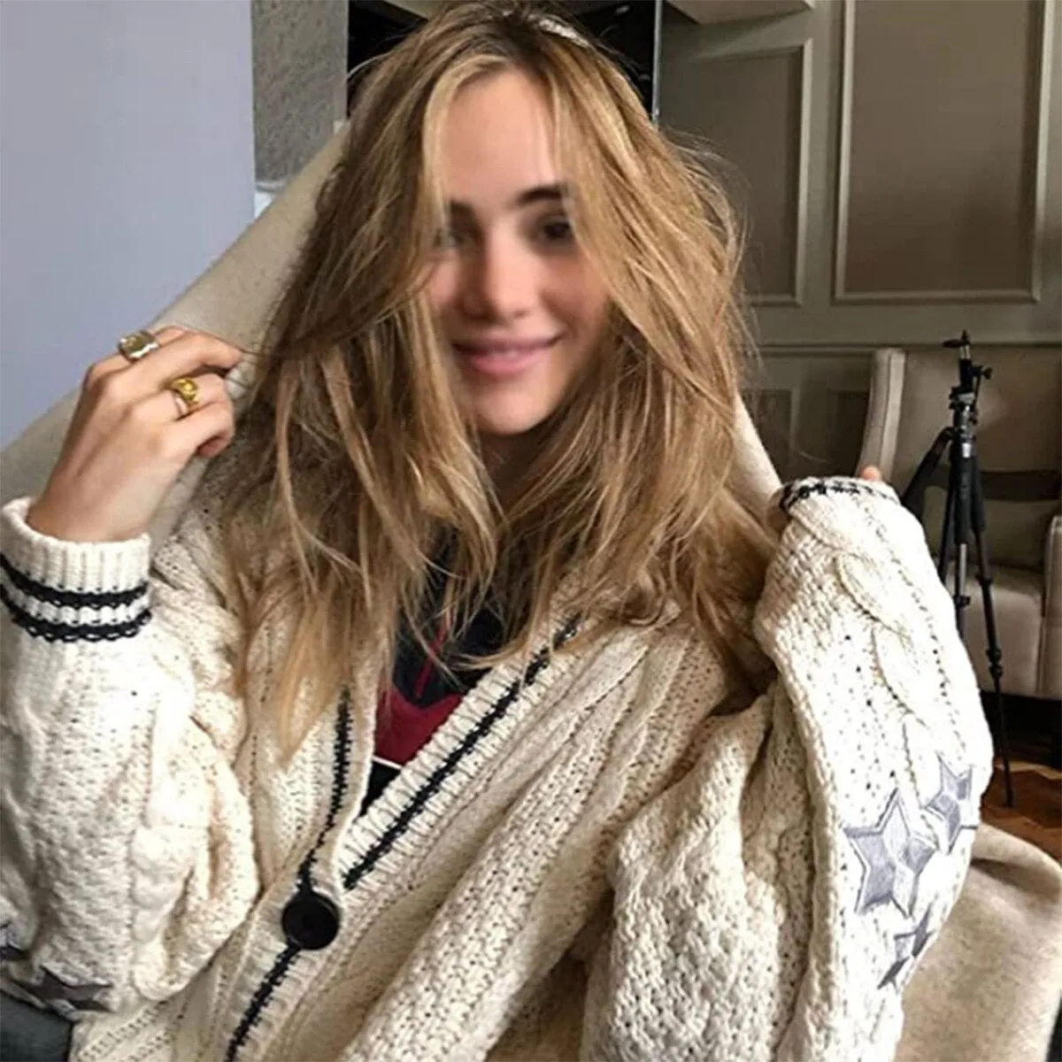 Amy Fashion - Beige V-neck Star Embroidery Cardigan