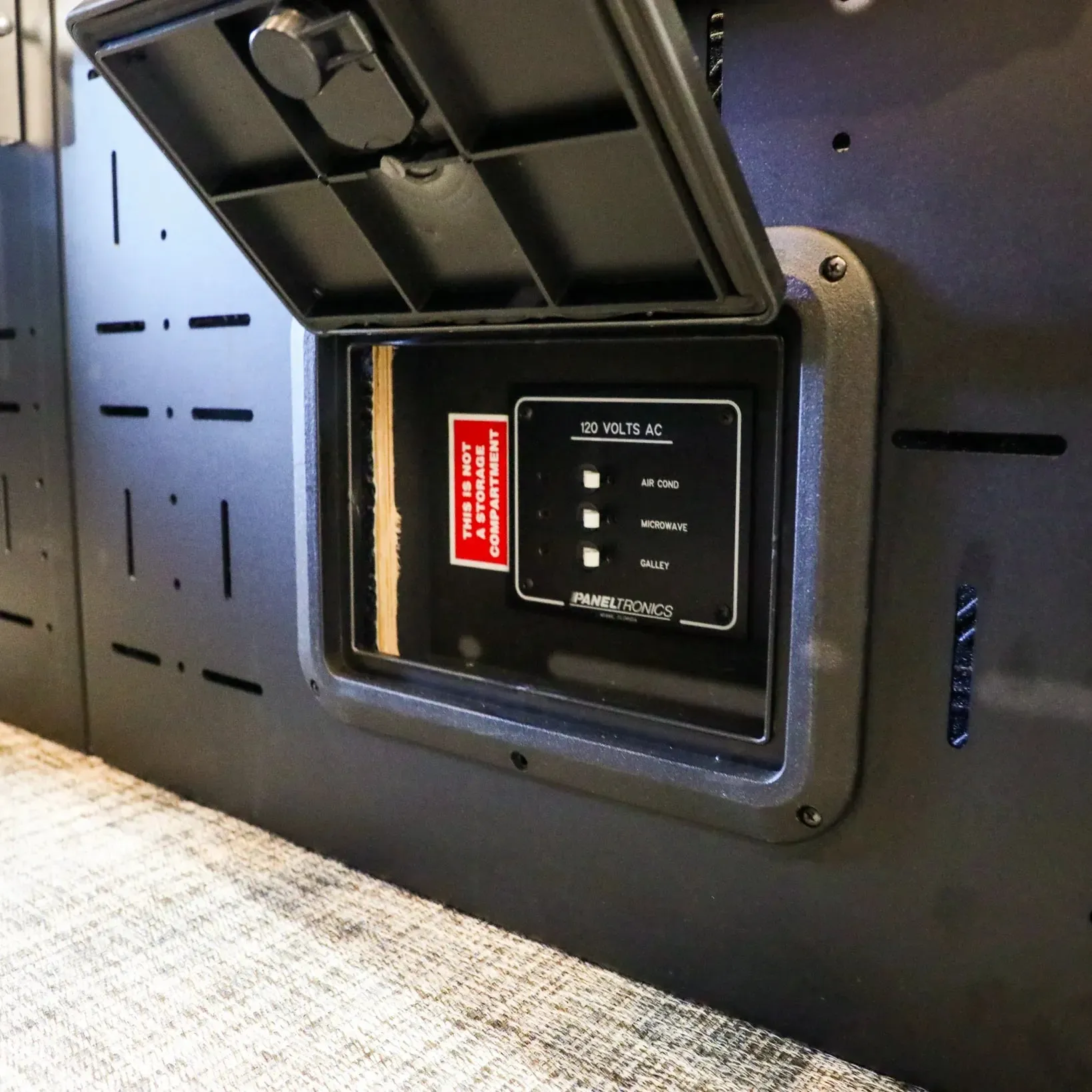 Passenger Gear Wall Pro for Storyteller Overland