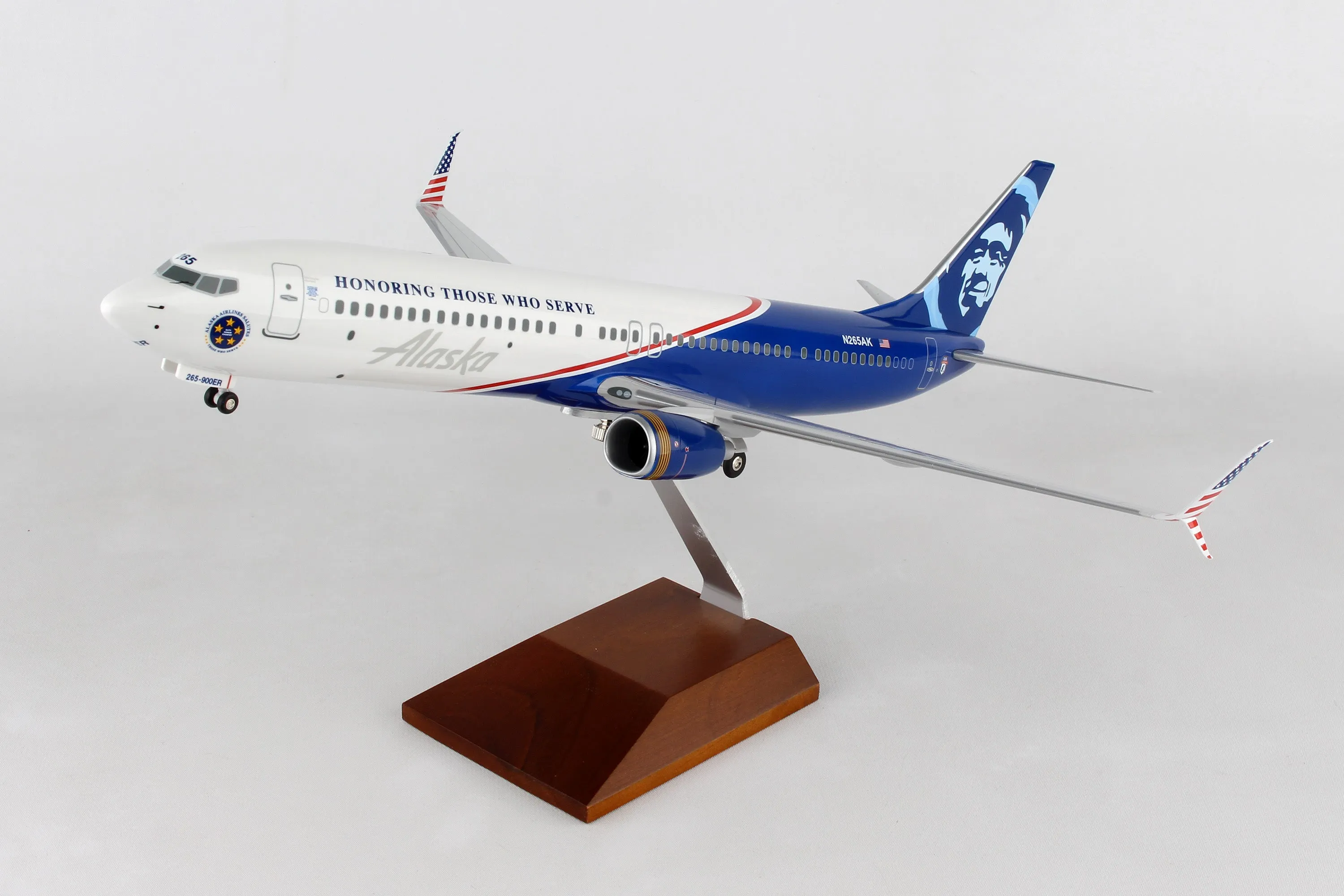 SKR8267 SKYMARKS ALASKA 737-900 1/100 VETERANS W/WOOD STAND & GEAR