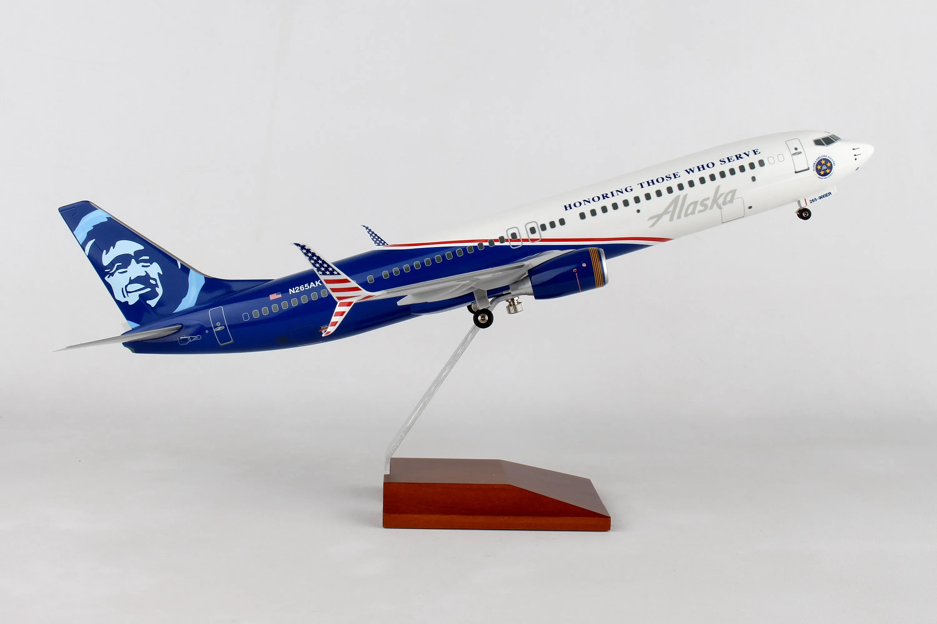 SKR8267 SKYMARKS ALASKA 737-900 1/100 VETERANS W/WOOD STAND & GEAR
